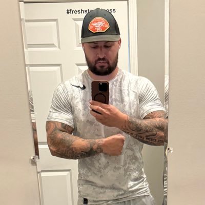 Animal rights, lifting, ex-hunter, bjj. help support my activism: https://t.co/dcj7066DZ3