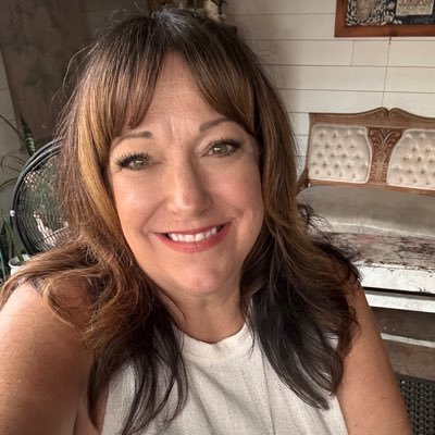 ValBGood26's profile picture. 🇺🇸USAF Veteran🇺🇸 Mama Bear♥️ Fox Rescue 🦊 Sarcastically Inclined 😆 Beach & Mountain Lover 🏔️🏖️ Country Girl 🎣 FL Native