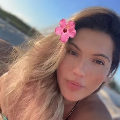 I'm a single lesbian🌈 lady with no kid down for whatever