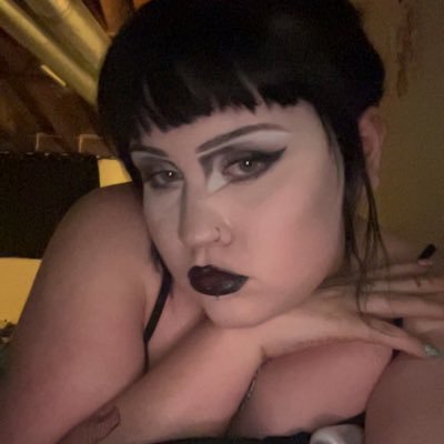 19 • mdni • marz7z venmo & cashapp • goth princess • age verification on link tree