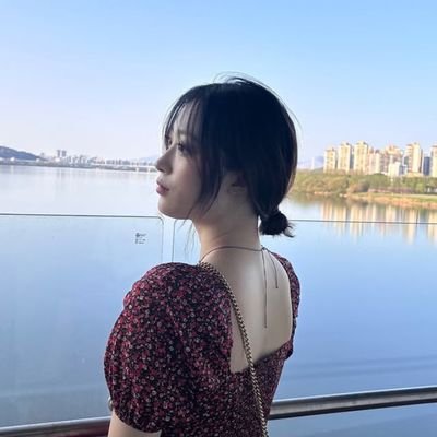 heyourosalyn's profile picture. here for you young, janeeyeh and jang wonyoung.