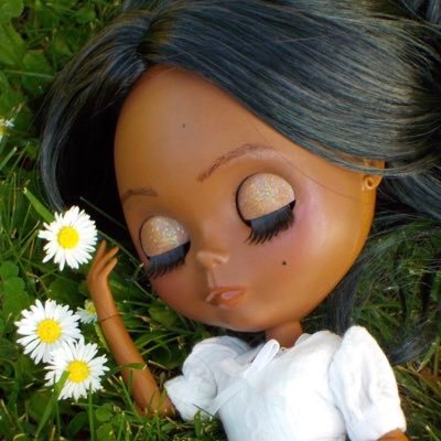 MaiaMatrixx's profile picture. thank you. fuck you. bye.