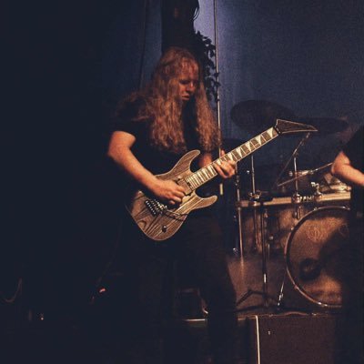 Guitar Player for @tomarumvoid | Music: https://t.co/O2mW7vzlE0
