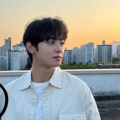Roleplayer ㅡ part time actor and full time idol, Cha Eunwoo. 1997.