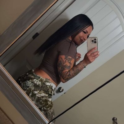 18+ | milf | tatted | gym built dump truck | message me for snap⨠certified personal trainer
