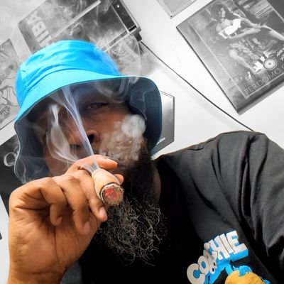 🇨🇺🇯🇲🇺🇸
Talking to myself ⚠️Don't follow me🚫
#Father #TRP #Slytherin #GoBucs #WWE #CigarLife #MatureAudience #NJ