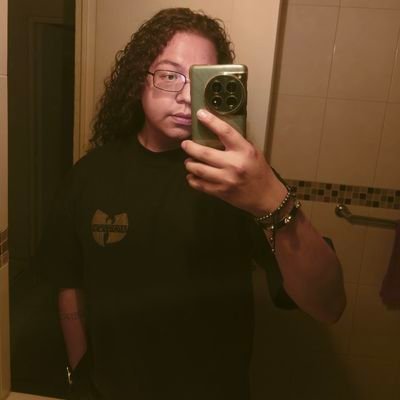 leonardoemmanu7's profile picture. Nothing to see mah boi