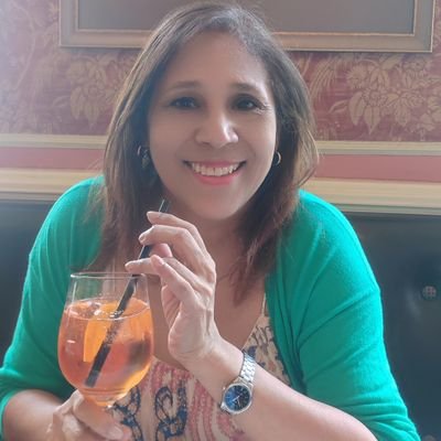 Comunicador social periodista. Barranquillera de nacimiento riohachera de corazón. Sobreviviente. Viajera y ciudadana del mundo