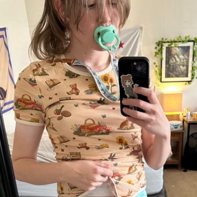 24 months old^w^ ✨18+ MDNI | bedtime story enthusiast | a girl in her terrible twos 🌧️ toddler and high chair gremlin