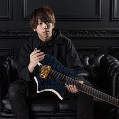 最近YouTubeで遊んでます。溌ぱやの右側の人。元ゲーム会社の専属サウンドコンポーザーしてました。ギターベース録ってピアノとかオケとか打ち込む人Supported by DR Strings