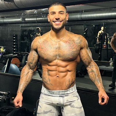 Everything you wish ur man was 😌🔞 Get my vids, clothes & daily direct calls - click 70% OFF 🔥↘️ Follow me on insta 👇🏼 https://t.co/4wzRIjePqu