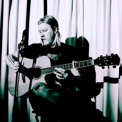 Musician, writer, singer. Gooner. #ARSENAL