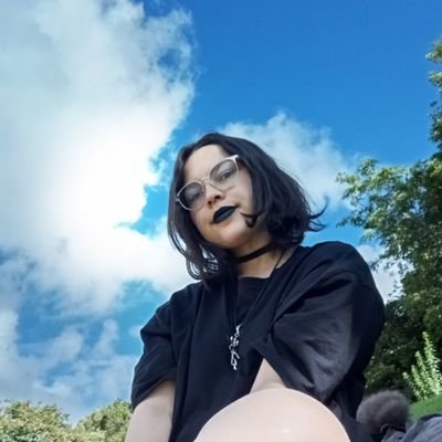 Buscando amigos desde 2015
nací en un pequeño pueblo en... Nah es broma solo soy una chica sin mucho que hacer
me gustan los videojuegos, el manga y los dulces.