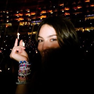 iIIseeyouagain's profile picture. fangirl & trinket connoisseur 🎀🍓 @itgirlvogue
