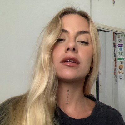 Manchester girl with a soft heart and a wild side❤💖
Can bake cookies and make you blush😏
Join the buzz. Free entry, steamy nurse insights ahead. 💉