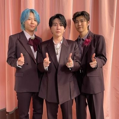 l3Ip8Mi1xZ90707's profile picture. わたしは、ゲイでLGBTQ +に該当者です。
ゲイBARのオーナーママをやってます。
東京新宿二丁目と、名古屋栄女子大小路と、大阪キタ堂山に、お店を5店舗経営しています。
こんなわたしですが、よろしくお願いいたします。
わたしは、Mrs. GREEN APPLEのファンで、大森さんの作る楽曲が大好きです。