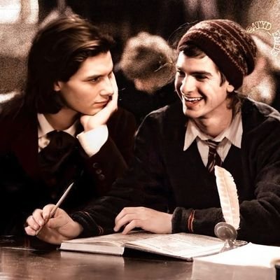 🍫 — 𝐒𝐨𝐦𝐞 𝐜𝐡𝐨𝐜𝐨𝐥𝐚𝐭𝐞? •
ME — Slytherin • Taken • Adult • multifandom • Mentally unstable • Aspiring Author • Wolfstar
• 𝐌𝐨𝐨𝐧. — 🌙