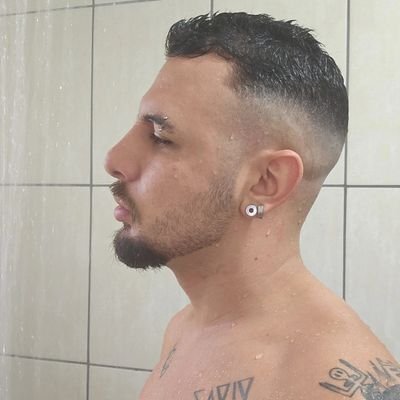 falo e posto merdas
palmeiras é a minha religião
opino futilmente sobre futebol sempre que possível