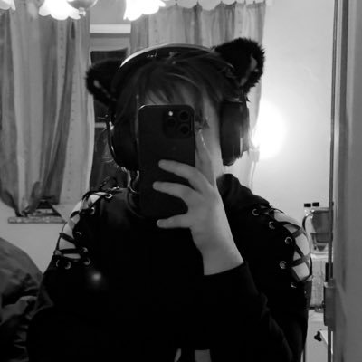 Hoi! How is your day? 🏳️🌈 24 y/o | 🦋femboy since '24 🇳🇱