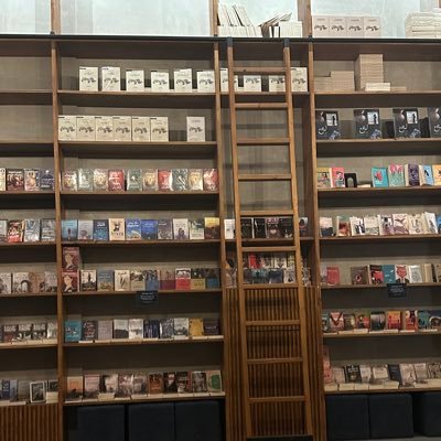 كاتبة مُدربة أخصائية اجتماعية مُرشدة صوت واعي يرافقك نحو ذاتك الإلهام موهبة والوعي رسالة مهمتي أضيء طريقك إن اخترت التغيير #كُن أنت التغيير #دانة روح قبل كل شيء