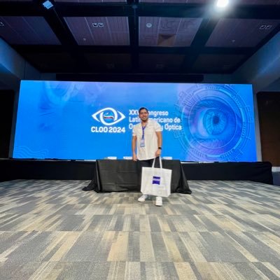 - Optómetra Clínico -Master en salud Pública con mención en atención primaria de salud - Diplomado: Cambios del sistema visual. - Papá de Bianca- Travel Lover.