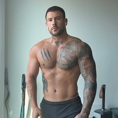 🏴Scottish bi guy. DM for enquiries. Send me money for tattoos and beer 🍺. https://t.co/hzZ4ibmBYW