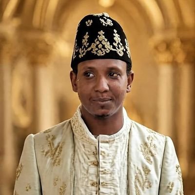 اللهم صل على سيد نا محمد الفاتح لما اغلق و الخاتم لما سبق ناصر الحق بالحق والهادي الي صراطك المستقيم وعلي ءاله حق قدره ومقداره العظيم