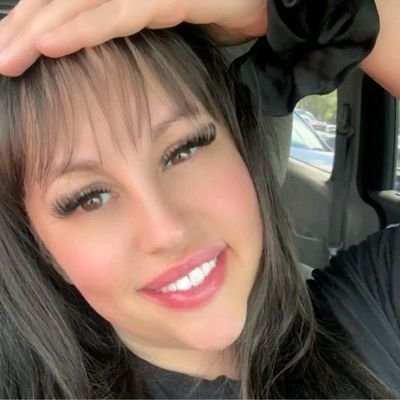 Sono una escort professionista disponibile per sesso a pagamento. Faccio anche massaggi erotici. Offro le mie tariffe se sei interessato.
