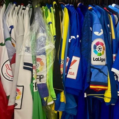 Coleccionando historia del Getafe a través de sus camisetas
IG: @coleccionista_Getafecf
Si tienes alguna camiseta y quieres ofrecérmela, estaré encantado..