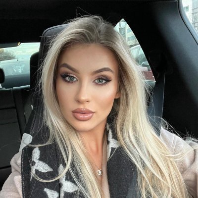 julia0240531's profile picture. 🌟Embrace life, explore the world, and eat delicious food. A balanced lifestyle. Be empowered and fearless! ✈️🍽️👗✨