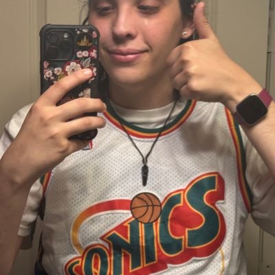 she/her, 24, satou and arike fan, sports dyke (dallas wings, phillywnba, #mffl, #thunderup, go sixers), arizona state university ♿️🏳️⚧️פּאַלי אָפיליאַ