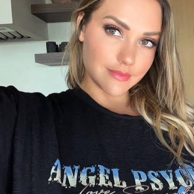 LurnettS's profile picture. Dreamer 💭coffee lovers and mind to see a shining beautiful morning and also love to makes a nice friends 🥰