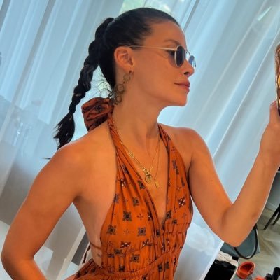 sezsezenim's profile picture. Settar bey’in sakinleşemeyen kişisel hayranı