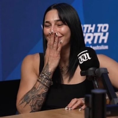 I still feel the darkness that lives in me, I'll give you chills & take your soul in your sleep ā I'm evil, there's no escaping from me. ā± NOT @RheaRipley_WWE.