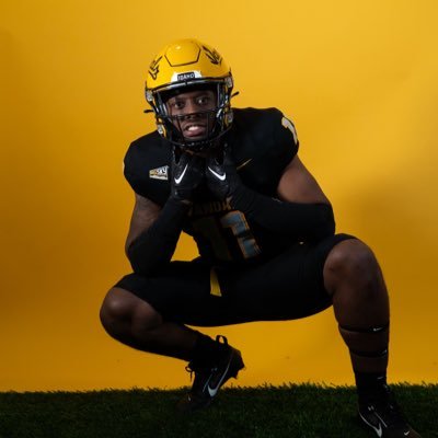 ΩΨΦ | 6’2 230lbs Playermaker Linebacker 🦅
