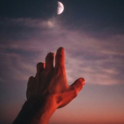 alirezaquattro's profile picture. 𓃬از خودم مینویسم که بتونم از پیچ و خم زندگی، بهتر بگذرم𓉱سعی کن با لبخند واردشی دوست من:)𓉱
بدنبال آغوش امن خویشتن🫂 در تعادل بین سریع و آرام$𓄂𓆃𐎠𐎾𐎡𐎼𐏀𐎠