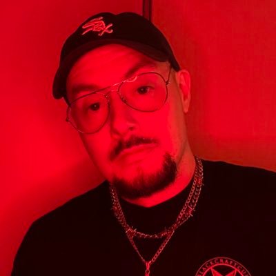 🎯 I work with rappers and go to wrestling shows •••• 🌃 Lake Shore Dreams MGMT || 📟 Send Dunkin Donuts giftcards to vic@lakeshoredreams.net