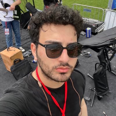 viskivelazanyax's profile picture. 