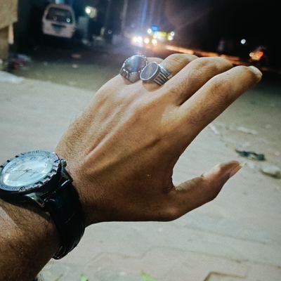 ابحث عن شخص رجولي ثلاثيني طيب يكون مشعر يحب المرح والصداقة قبل اي شى الي رجولي شنب دقن معه مكان يدخل خاص 👇
ملاحظة 🫵 تدخل الخاص عرف عن نفسك ترسل صورك ارد عليك