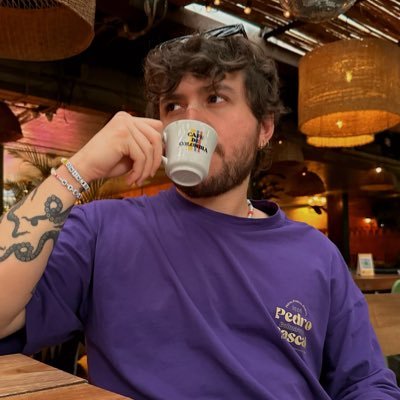 Tuiteo mejor de lo que Instagrameo // Mis emociones dependen de Liverpool // Yo soy @_novelagrafica