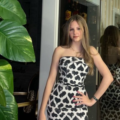 neymar, coritiba, sofrimento, barcelona, taylor swift, eminem e olivia rodrigo. sou linda & vegetariana