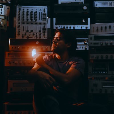 Pura nostalgia. 📼 Indie-Rock. 🎤 Artista, compositor y productor. 🎛️ GDL, MX. “Ya Fue” disponible 27 de junio. 💿 @foolproofstudio