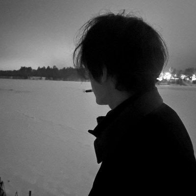 i_v3w3's profile picture. « لو يرجع الوقت ما شرّعت له صدري »