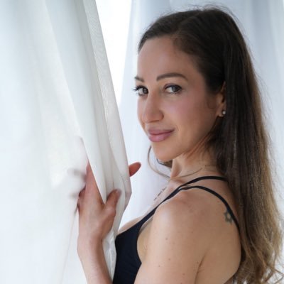 Marni_Harow's profile picture. Student of life, breaking rules and echo chambers. Creative Director. Empowered American Israeli Jew 🇮🇱🇺🇸.