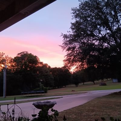 imadeyoumadloll's profile picture. I hate sexism, Out of all the apps I've tried.This seems to be the app with the most sexism.