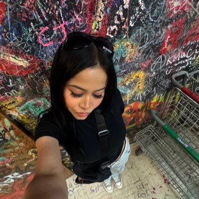 kiwigwrr's profile picture. ama tú vida ✨ #AbolishICE