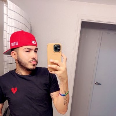 Rayfernandez023's profile picture. 