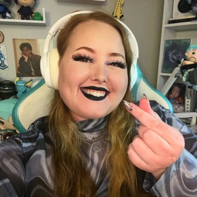 (she/her)・18+・twitch affiliate・ powered by @ADVANCEDgg・teams: @twitch Women's and Pride Guilds, The Great Elders, @ourpetalpages・📧mintshelle@gmail.com