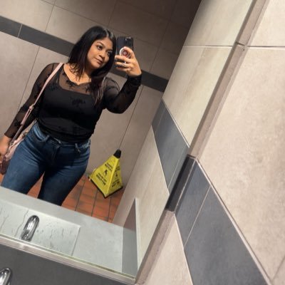 AbrianaRuiz's profile picture. 