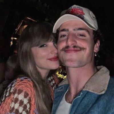 Swiftie since 2010 | Bye Bye Baby, loml, IBYTAM, and WCS stan | stan list: taylor, olivia, sabrina, benson, phoebe, billie, blackpink, bts, katseye, twice🇻🇳